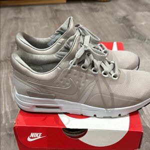 Nike air max zero women’s 7